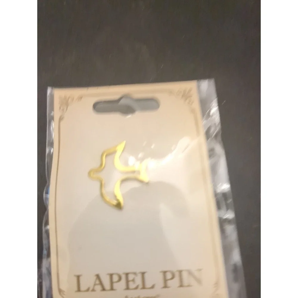 Brand New Dove Cut Out (Autom*) Lapel Pin‎ Golden